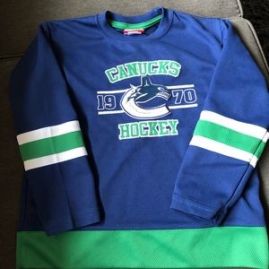 ⚡️2 for $10⚡️NWOT Kids Canucks jersey